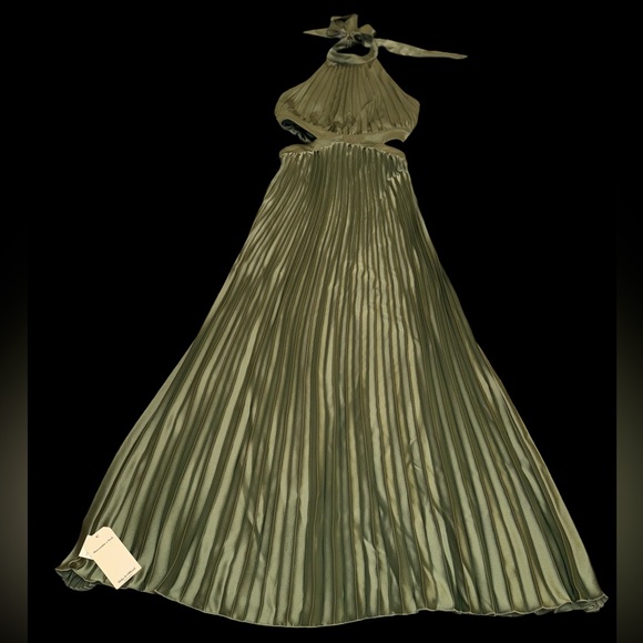 Abercrombie & Fitch The A&F Giselle High-Neck Pleated Cutout Maxi Dress - Picture 2 of 5